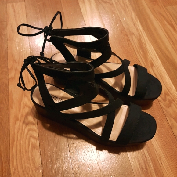 Nwt Justfab Ginger Platform Strappy 